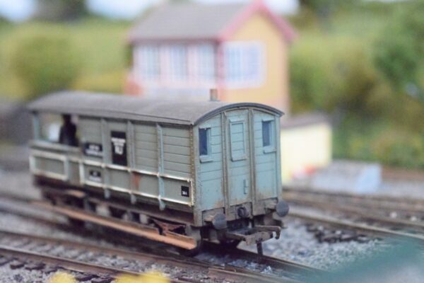 Glue 'n' Glaze - Image 2