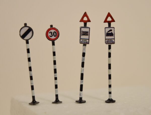 Vintage Traffic Signs (x4)