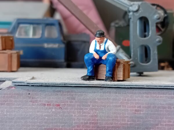 Oliver Hardy Sitting - Image 4